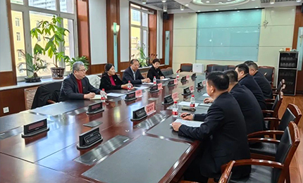 尊龙凯时股份董事长胡晓萍、总裁芦传有赴黑龙江省药品监督管理局座谈交流